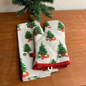 No Brand Matching Christmas Tree And Presents Kitchen Towel And Oven Mitt (1259)
